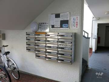 住戸入り口（共用ポスト）