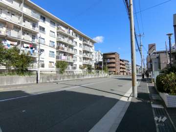 敷地北側の前面道路