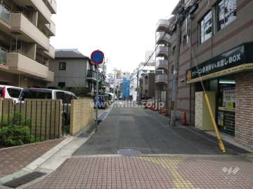 敷地南側の前面道路