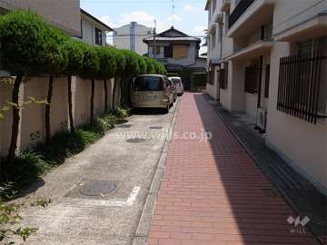 駐車スペースと敷地内の通路