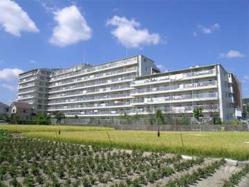 メゾン宝塚山本の外観（南東側から）