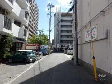 敷地北東側の前面道路