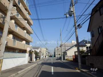 敷地南東側の前面道路