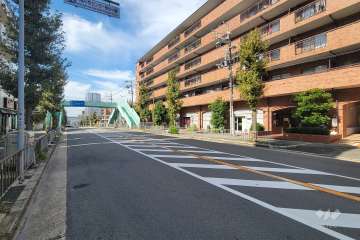 敷地南側の前面道路