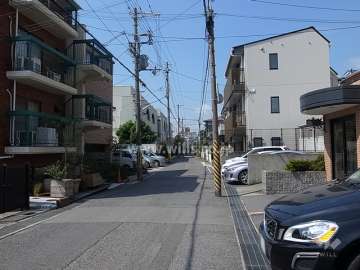 敷地北側の前面道路