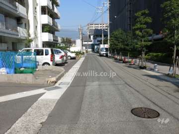 敷地東側の前面道路