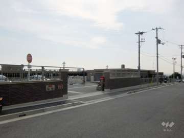ザ・岡本プレミアムの外観（北東側から）