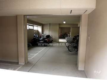 屋内にある駐輪場、バイク置場