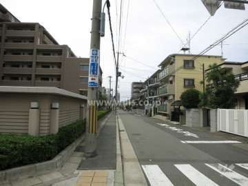敷地北側の前面道路