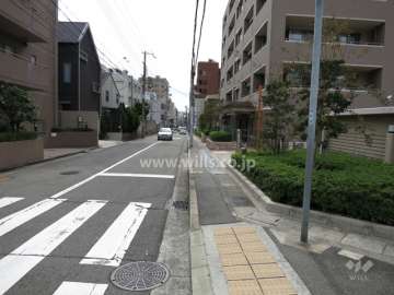 敷地東側の前面道路