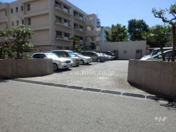 駐車場出入り口