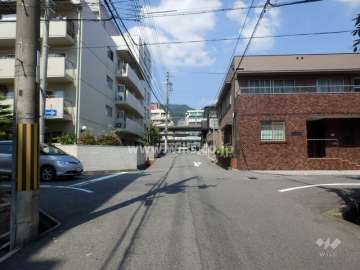 敷地東側の前面道路