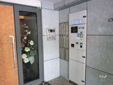オートロック操作盤と宅配ボックス