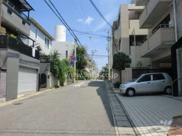 敷地北側の前面道路