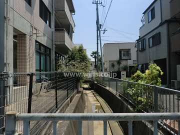 敷地西側の水路