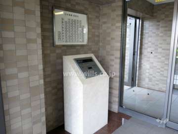 エントランスはオートロック付きです。