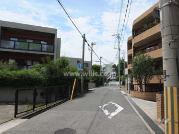 敷地北側の前面道路