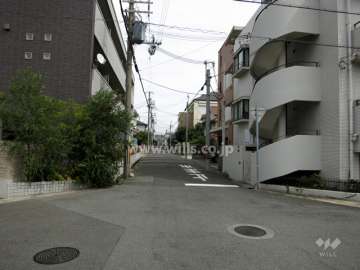 敷地北側の前面道路