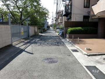 敷地南側の前面道路