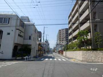 敷地南側の前面道路