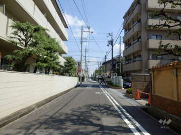 敷地北側の前面道路