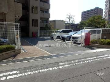 駐車場出入り口