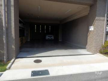 駐車場出入り口