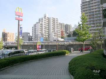 北隣はマクドナルドです