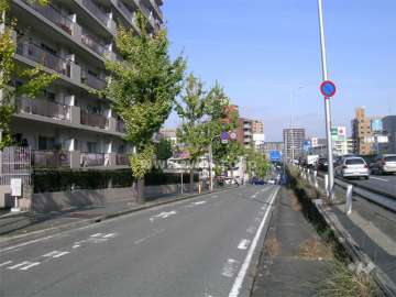 新御堂筋に面しています