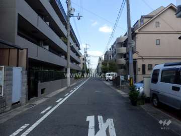 敷地南側の前面道路