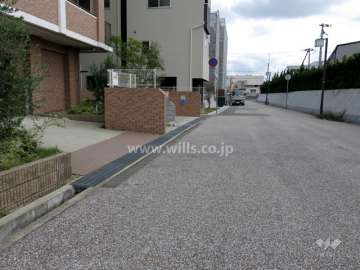 敷地南側の前面道路