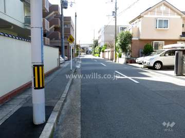 敷地北側の前面道路