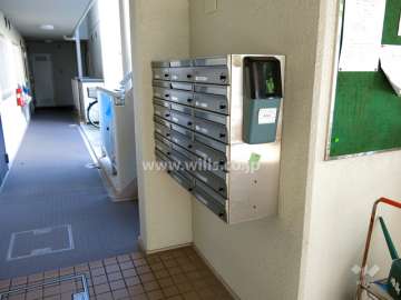 住戸入り口（共用ポスト）
