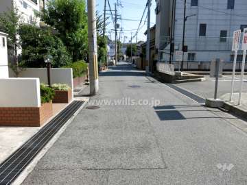 敷地南側の前面道路
