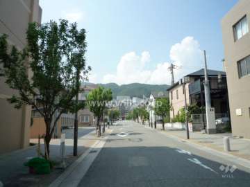 敷地東側の前面道路