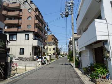 敷地南側の前面道路