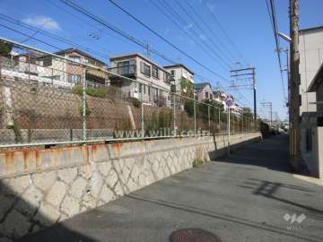 敷地北側には阪急神戸線が走っています。