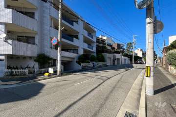 敷地南側の前面道路