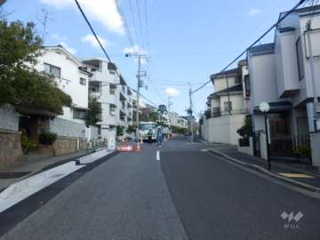 敷地南側の前面道路