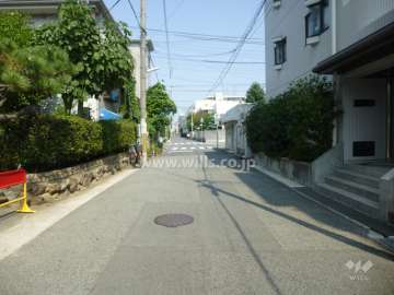 敷地北側の前面道路