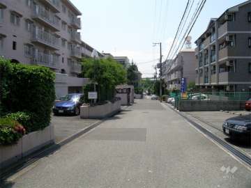 敷地北側の前面道路