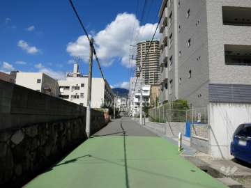 敷地南西側の前面道路