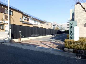 駐車場出入り口