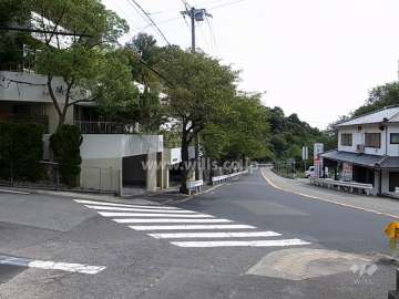 敷地南側の前面道路