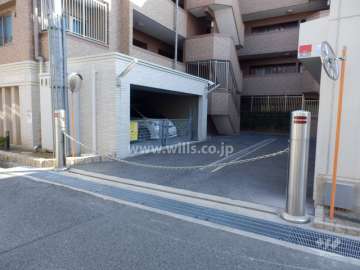駐車場出入り口（ロボットゲート付き）