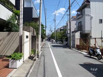 敷地南側の前面道路