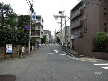 敷地北側の前面道路