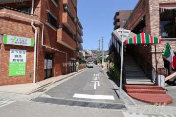 敷地東側の前面道路