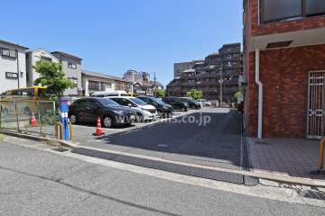 駐車場出入り口