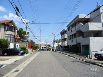 敷地北側の前面道路